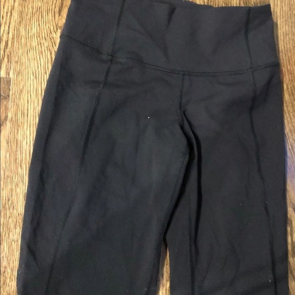 Lululemon black yoga cropped Capri pants - Picture 4 of 5